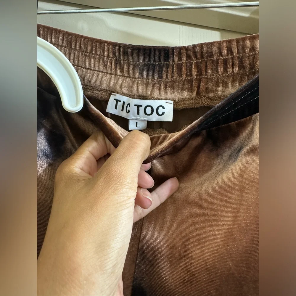 NWOT Suede 2 piece sweat suit - Picture 4 of 5